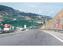 Circula usted con su turismo p